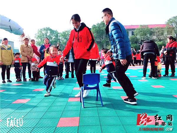 新邵：嚴(yán)塘鎮(zhèn)中心幼兒園趣味親子活動(dòng) 讓孩子暢享快樂(lè)童年