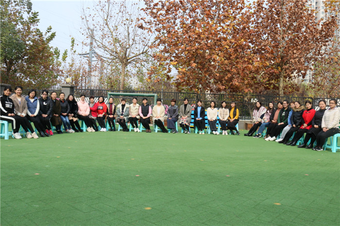 槐蔭區(qū)禮樂佳苑幼兒園開展教師趣味運動會